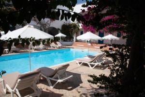 Poolen vid eller i närheten av Boutique Hotel Tilos Mare