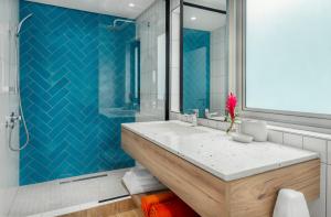 Baðherbergi á Sables d'Or Luxury Apartments