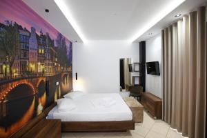Postel nebo postele na pokoji v ubytování Ksamil Central Park Hotel