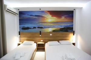 Postel nebo postele na pokoji v ubytování Ksamil Central Park Hotel