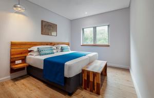 Rúm í herbergi á Sables d'Or Luxury Apartments