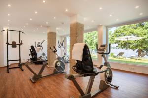 a gym with treadmills and ellipticals in a room at Hotelresort Klopeinersee in Sankt Kanzian