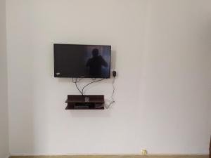 TV a/nebo společenská místnost v ubytování Jiten Homestay