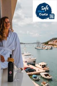 Φωτογραφία από το άλμπουμ του Hotel Borovnik σε Tisno