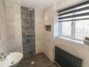 Koupelna v ubytování Maes Llwyd + 29 fotografií