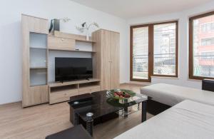 A television and/or entertainment centre at Modern and Bright Apartments near Center - FREE PARKING