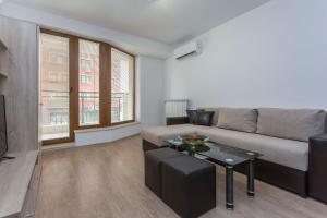 A seating area at Modern and Bright Apartments near Center - FREE PARKING