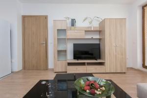 A television and/or entertainment centre at Modern and Bright Apartments near Center - FREE PARKING