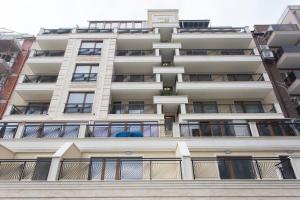 The building in which az apartmanhoteleket is located