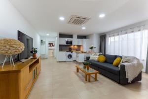 a living room with a couch and a kitchen at Eclipse in Puerto del Rosario