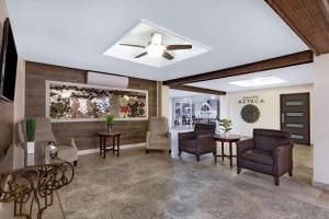 The lobby or reception area at Days Inn by Wyndham Piedras Negras