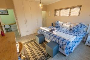 Säng eller sängar i ett rum på Salty Corner Cottage Swakopmund