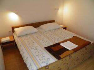 Posteľ alebo postele v izbe v ubytovaní APARTMAN MIRJANA 7a