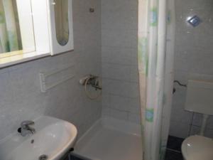 Kúpeľňa v ubytovaní APARTMAN MIRJANA 7a