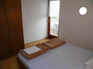 Posteľ alebo postele v izbe v ubytovaní APARTMAN MIRJANA 7a