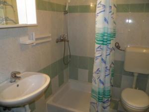 Kúpeľňa v ubytovaní APARTMAN MIRJANA 7a