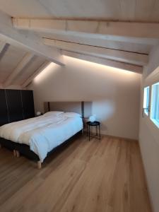 Un pat sau paturi într-o cameră la Bertesina325