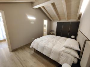 a bedroom with a bed with white sheets and pillows at Bertesina325 in Vicenza