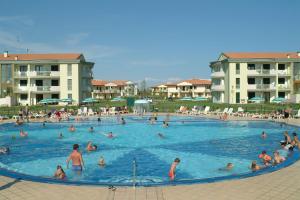 בריכת השחייה שנמצאת ב-Lecci Lido Altanea או באזור