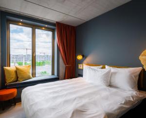 Un pat sau paturi într-o cameră la gambino hotel WERKSVIERTEL