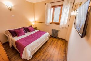 Postel nebo postele na pokoji v ubytování Tunqueley Hotel