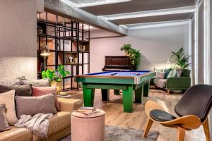 Posezení v ubytování 47 Luxury Suites