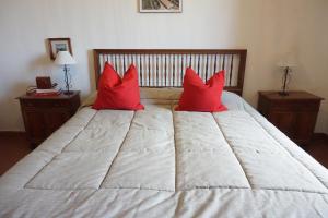 En eller flere senge i et værelse på Perelli Winery