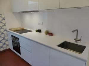 a kitchen with white counters and a sink and a sink at Villa Haristeguia Pour 8 Personnes Entre Lac Et Ocean in Hossegor