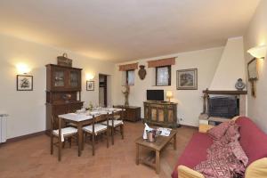 a living room with a table and a couch at Lavanda in Gaiole in Chianti