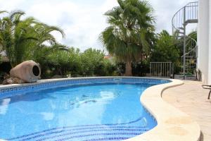 Der Swimmingpool an oder in der Nähe von Riumar "Noella", 200m to beach, private pool, On-Site-Service, dog beach