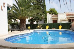 Bazén v ubytovaní Riumar "Noella", 200m to beach, private pool, On-Site-Service, dog beach alebo v jeho blízkosti