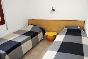 Posteľ alebo postele v izbe v ubytovaní Riumar "Noella", 200m to beach, private pool, On-Site-Service, dog beach + 10 fotografií