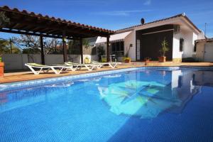 Der Swimmingpool an oder in der Nähe von Riumar "Josef", 490m to beach, private pool, On-Site-Service, dog beach