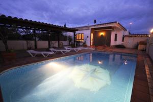 Der Swimmingpool an oder in der Nähe von Riumar "Josef", 490m to beach, private pool, On-Site-Service, dog beach