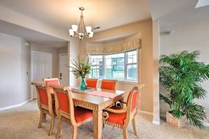 Fotografie z fotogalerie ubytování Pool Access Waterfront Lake Ozark Condo with Patio v destinaci Lake Ozark