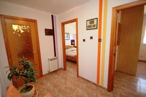 Posteľ alebo postele v izbe v ubytovaní Riumar "El Cazador", 200m to beach, private pool, On-Site-Service, dog beach