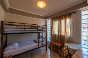 Tempat tidur dalam kamar di Katerina Rooms & Apartments