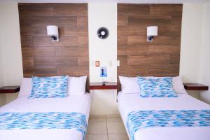 Tempat tidur dalam kamar di Hotel Acuario