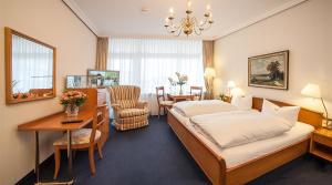 Postel nebo postele na pokoji v ubytování Strandhotel Monbijou GmbH garni