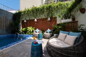 Hoi An Merrily De Art Hotel内部或周边的泳池