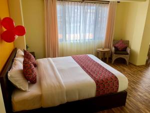 Postel nebo postele na pokoji v ubytování Yeti Inn Pvt. Ltd.