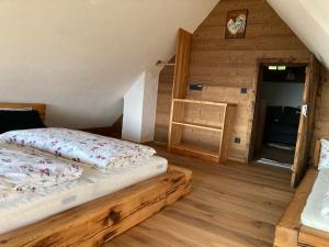 Llit o llits en una habitació de Gastkeusche Höss