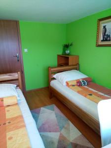Posteľ alebo postele v izbe v ubytovaní Homestay Stróżówka