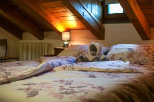 Una cama o camas en una habitación de Maison Bordon - Le Petit Château