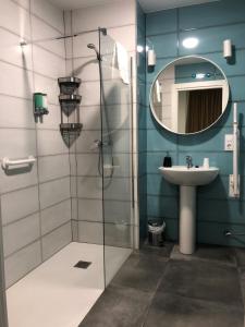 Koupelna v ubytování RoomConcept Hostel
