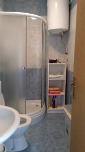 Koupelna v ubytování Apartman Ruža + 37 fotografií