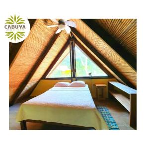 Una cama o camas en una habitación de Cabuya Lodge
