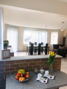 a living room with a table with a bowl of fruit at La vie à Ostende in Ostend