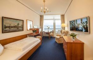 Postel nebo postele na pokoji v ubytování Strandhotel Monbijou GmbH garni