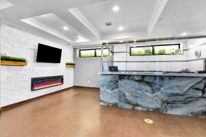 TV a/nebo společenská místnost v ubytování Hotel Pergola Jamaica JFK